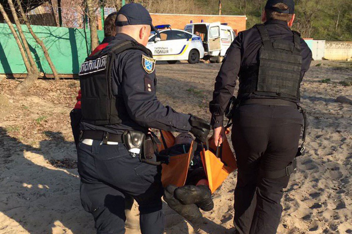 Из травм у него - ушиб грудной клетки и переохлаждение Из травм у него - ушиб грудной клетки и переохлаждение