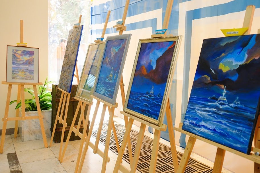 В Днепропетровской ОГА открыли выставку картин в поддержку пленных моряков 1