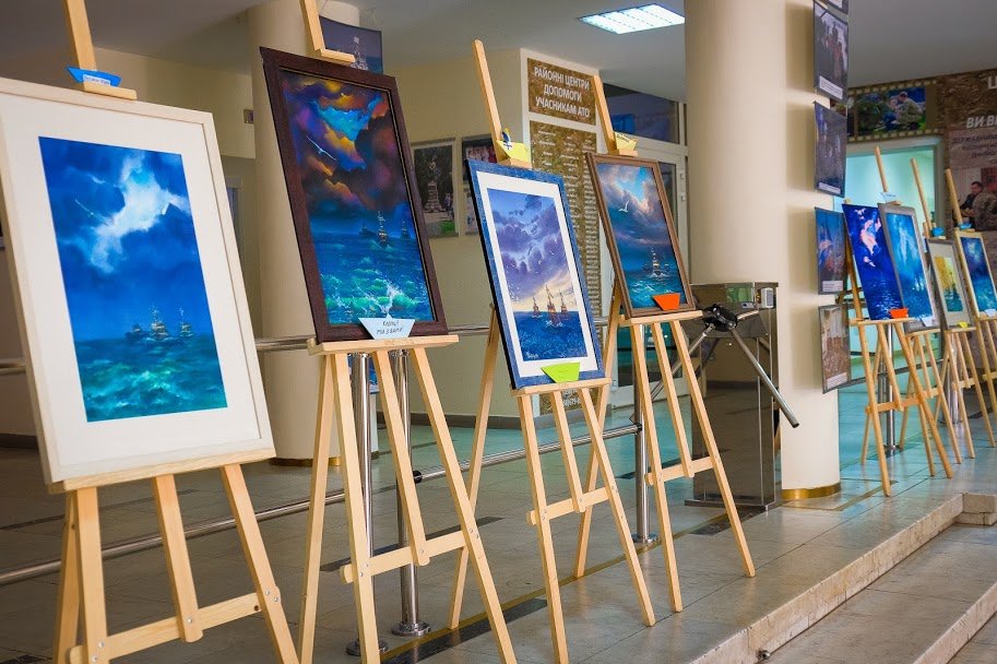 В экспозиции – 24 картины В экспозиции – 24 картины