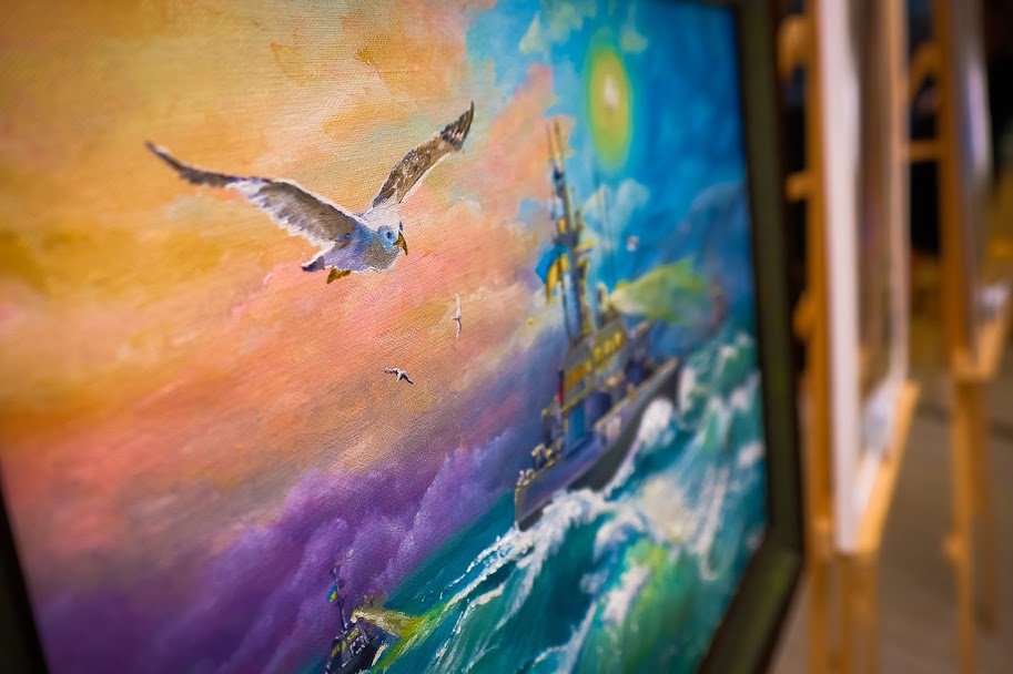 Каждая картина представляет авторское видение того дня, когда украинские моряки попали во вражеский плен Каждая картина представляет авторское видение того дня, когда украинские моряки попали во вражеский плен