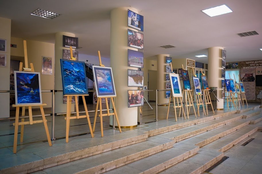 В Днепропетровской ОГА открыли выставку картин в поддержку пленных моряков 9