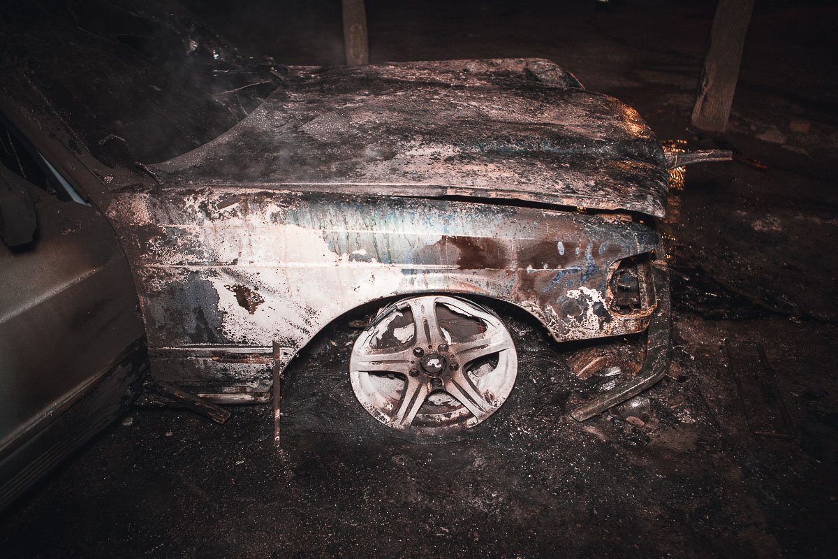 Авто сгорело частично Авто сгорело частично