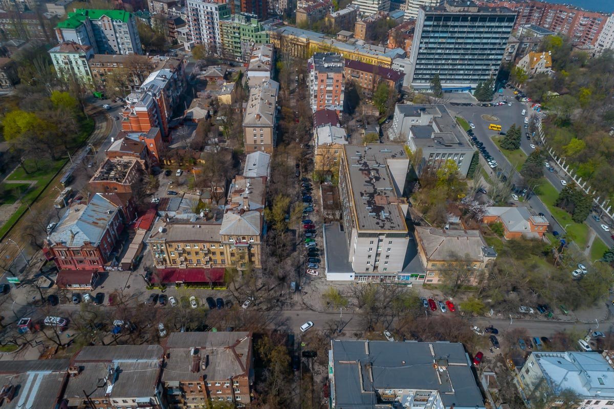 Еще в 1880-х здания там принадлежали Соборной площади