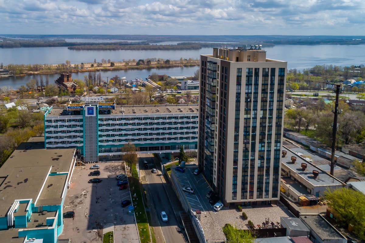 Новое название увековечивала имя выдающегося общественного деятеля, предпринимателя Александра Поля