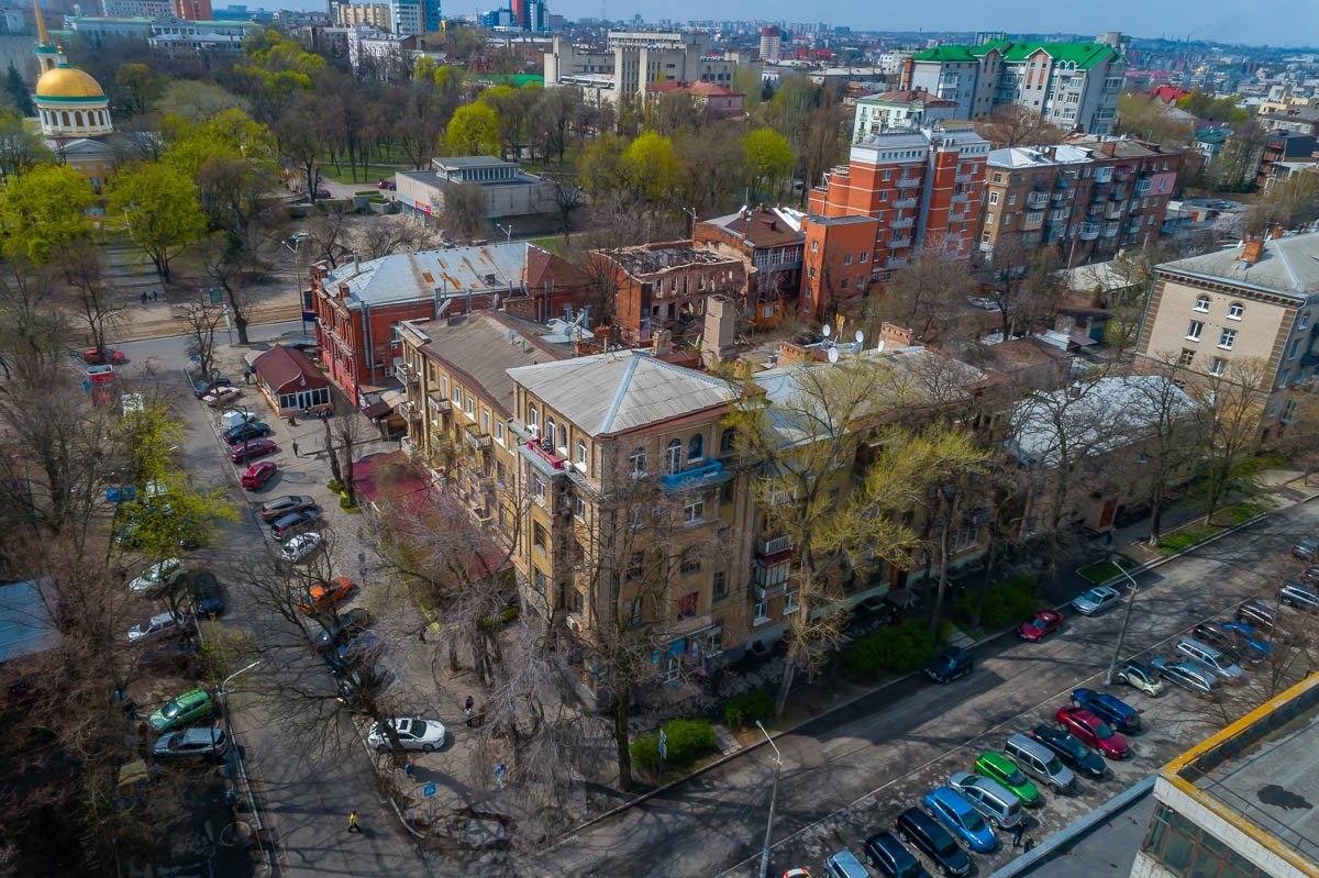 Главной причиной этого решения было то, что в здании под номером 14 на этой улице располагался городской дом Поля