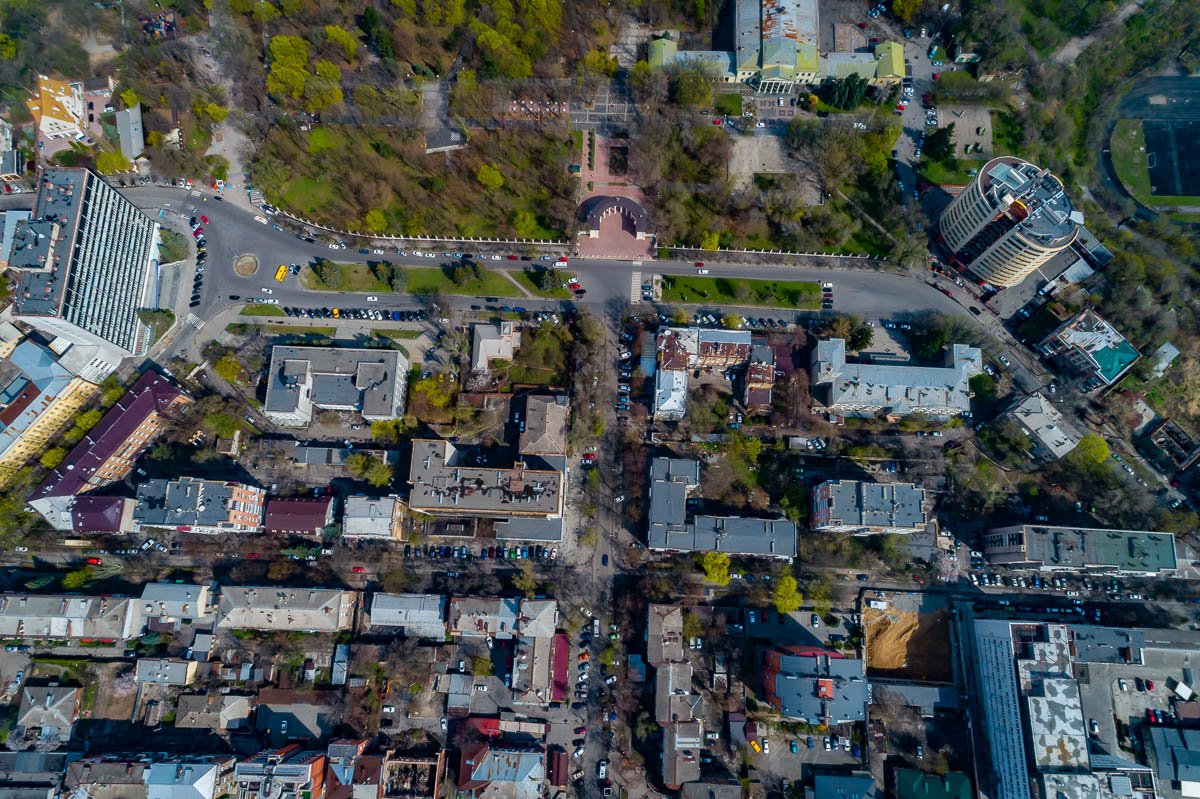 Поэтому улицу назвали в честь писателя Юлиуса Фучика