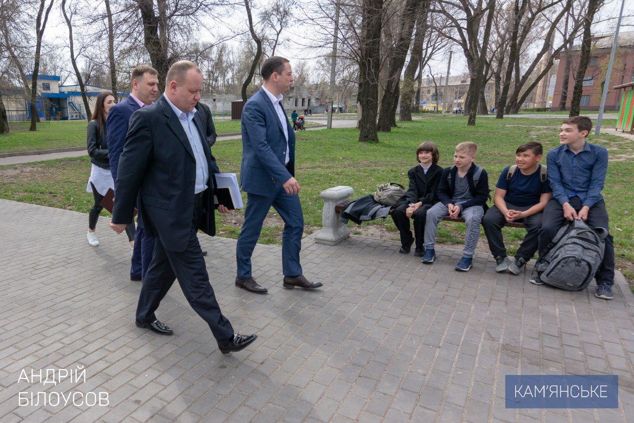 Мэр Каменского проверил, как город приводят в порядок 3