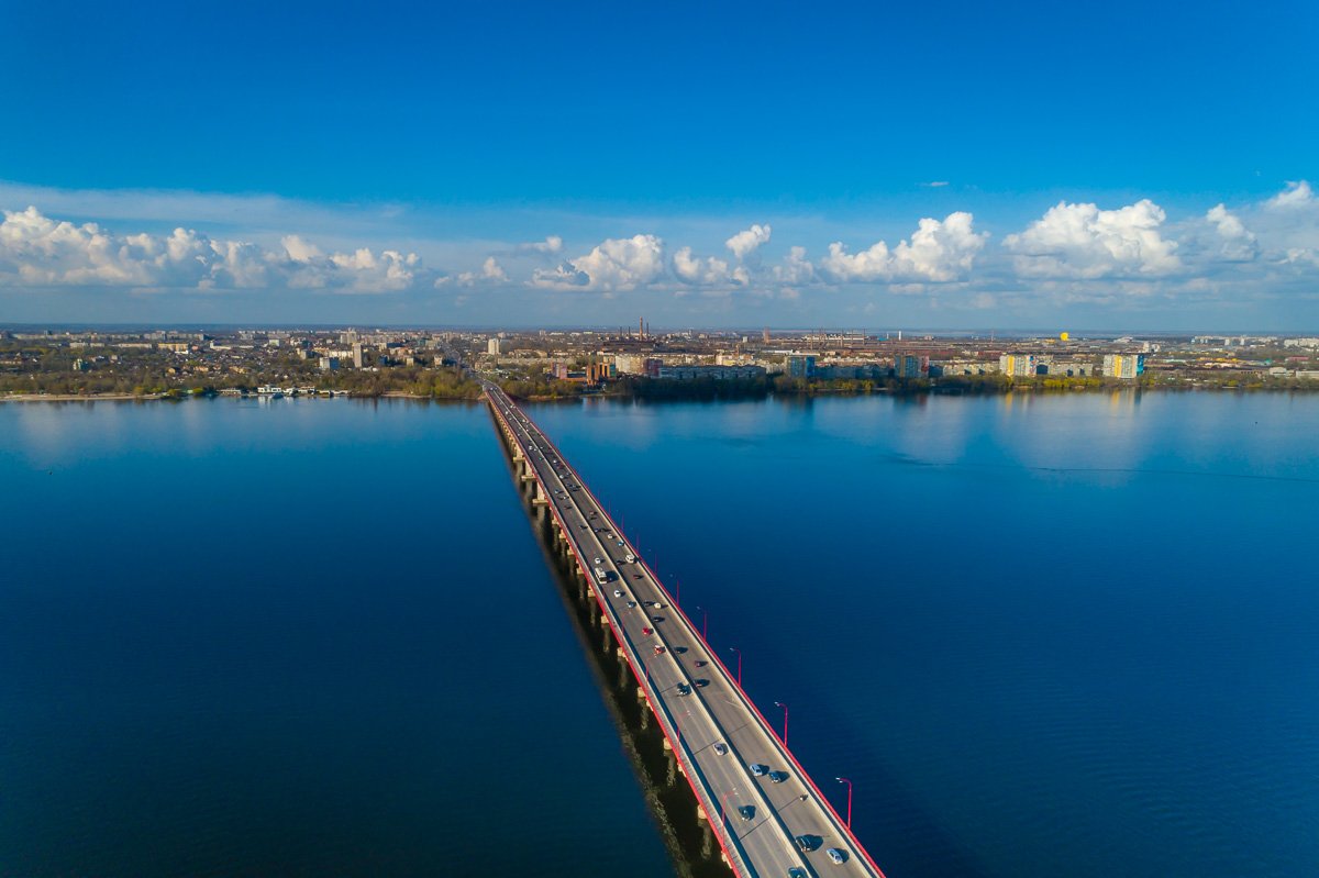 Можно Землю вспахать ногами, Обогнуть ее сотню раз.