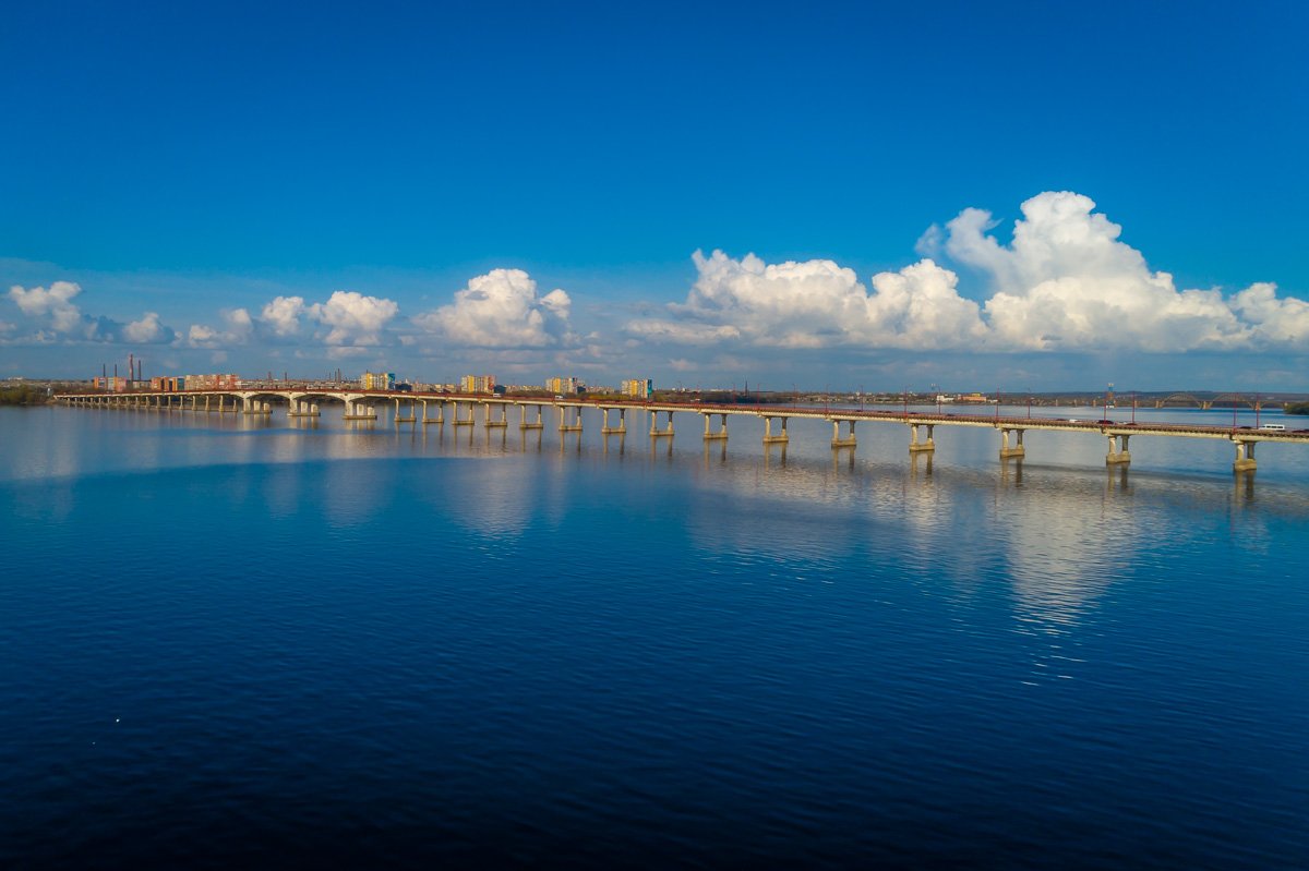 Много смыла,но счастья тоже, Заключается в слове друг.
