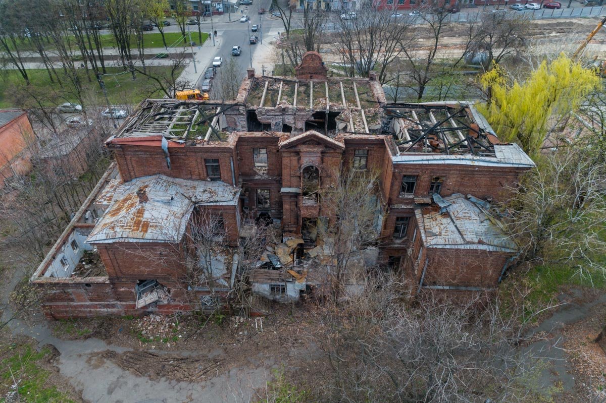 Здание находится возле больницы Мечникова Здание находится возле больницы Мечникова
