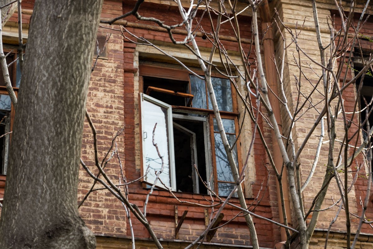 Здание опустело Здание опустело