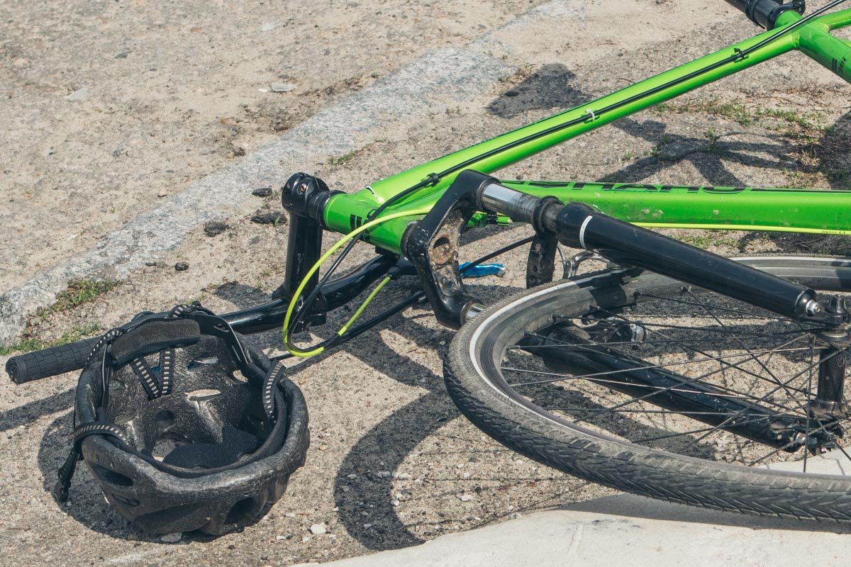 В Днепре на Поля столкнулись Audi и велосипед В Днепре на Поля столкнулись Audi и велосипед