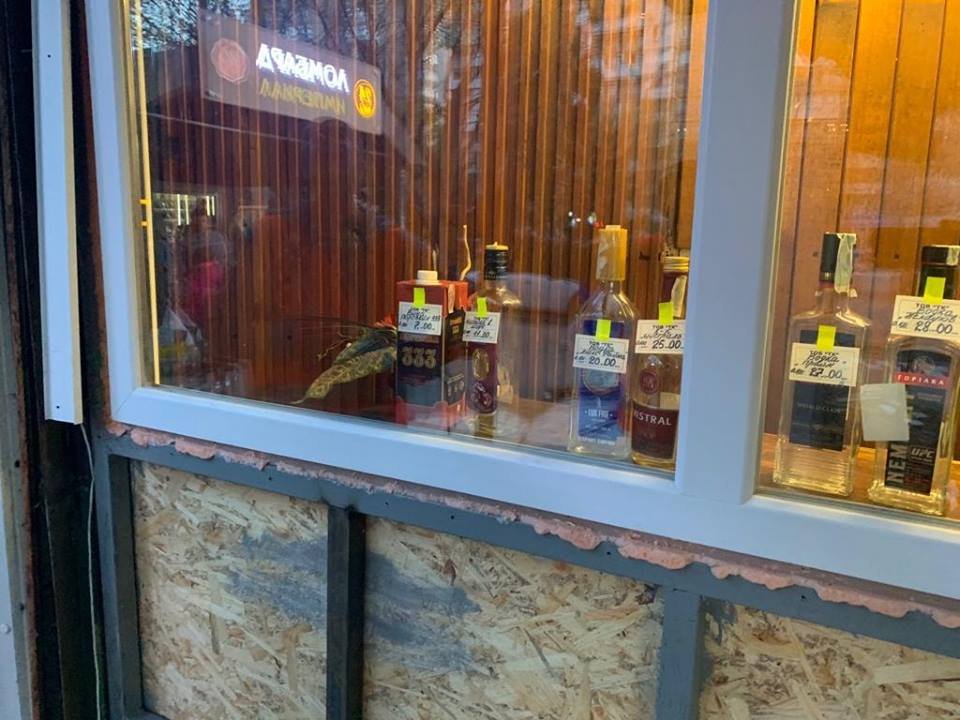 Подарок ко Дню космонавтики: на проспекте Гагарина в Днепре демонтировали наливайку, что стояла напротив символа мирного космоса 2