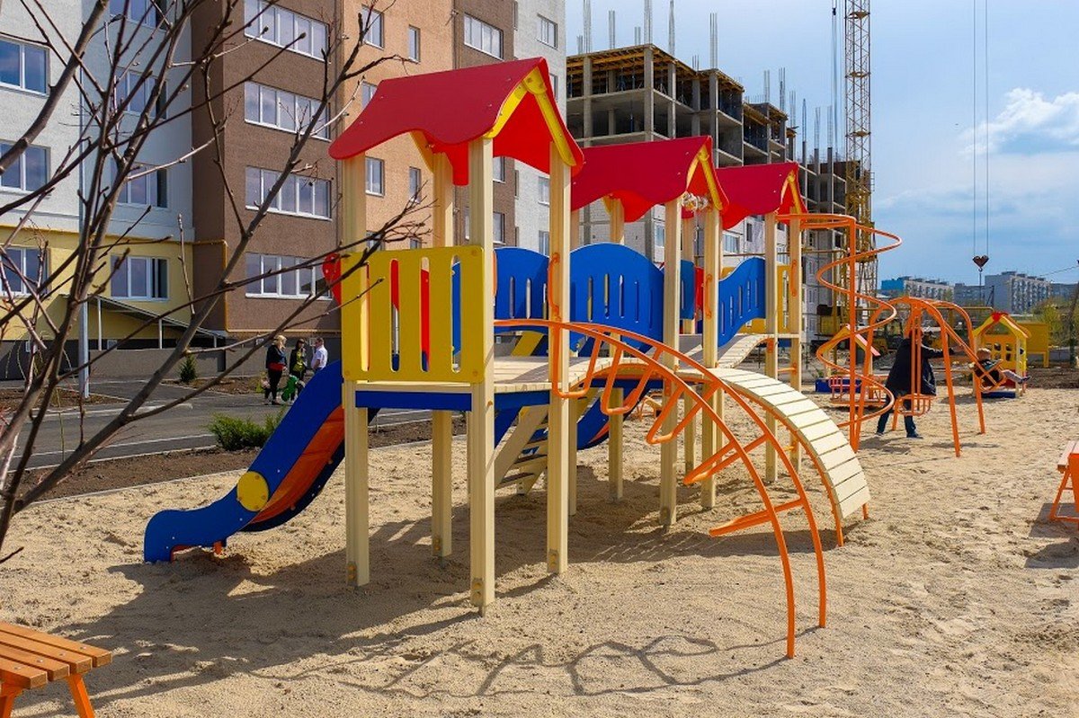 Поставили новые детские площадки
