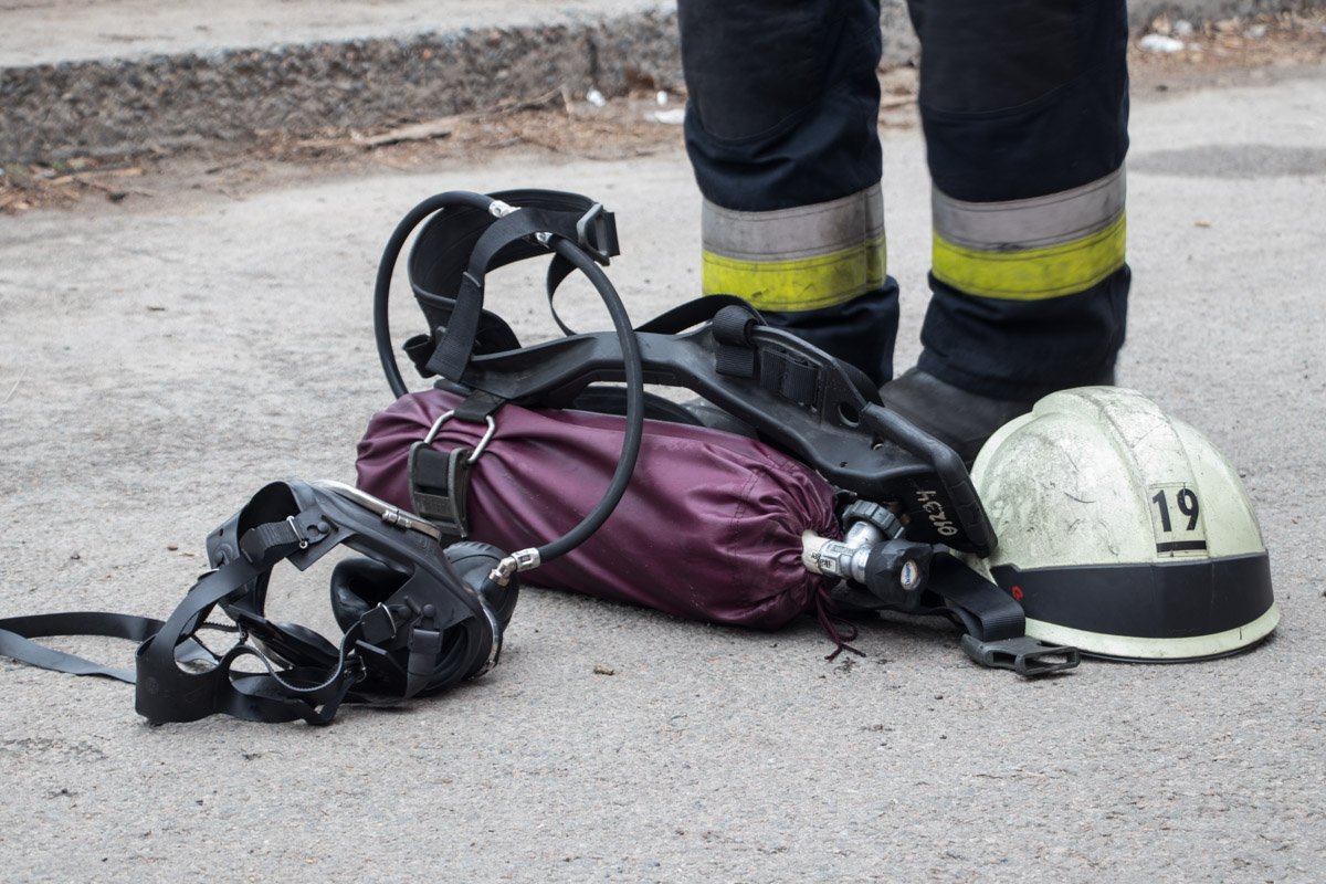 На борьбу с огнем направили 1-ю и 19-ю пожарно-спасательные части ГСЧС