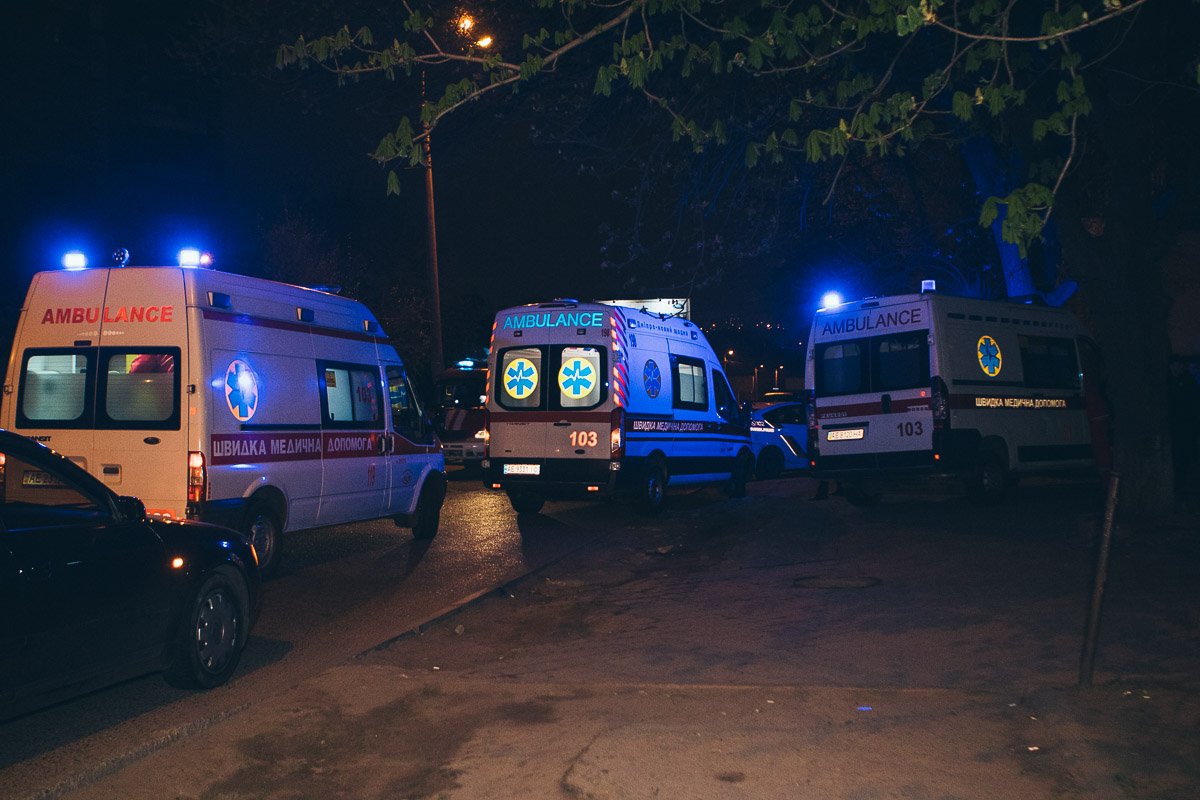 Медики оказали пострадавшим первую помощь на месте  Медики оказали пострадавшим первую помощь на месте