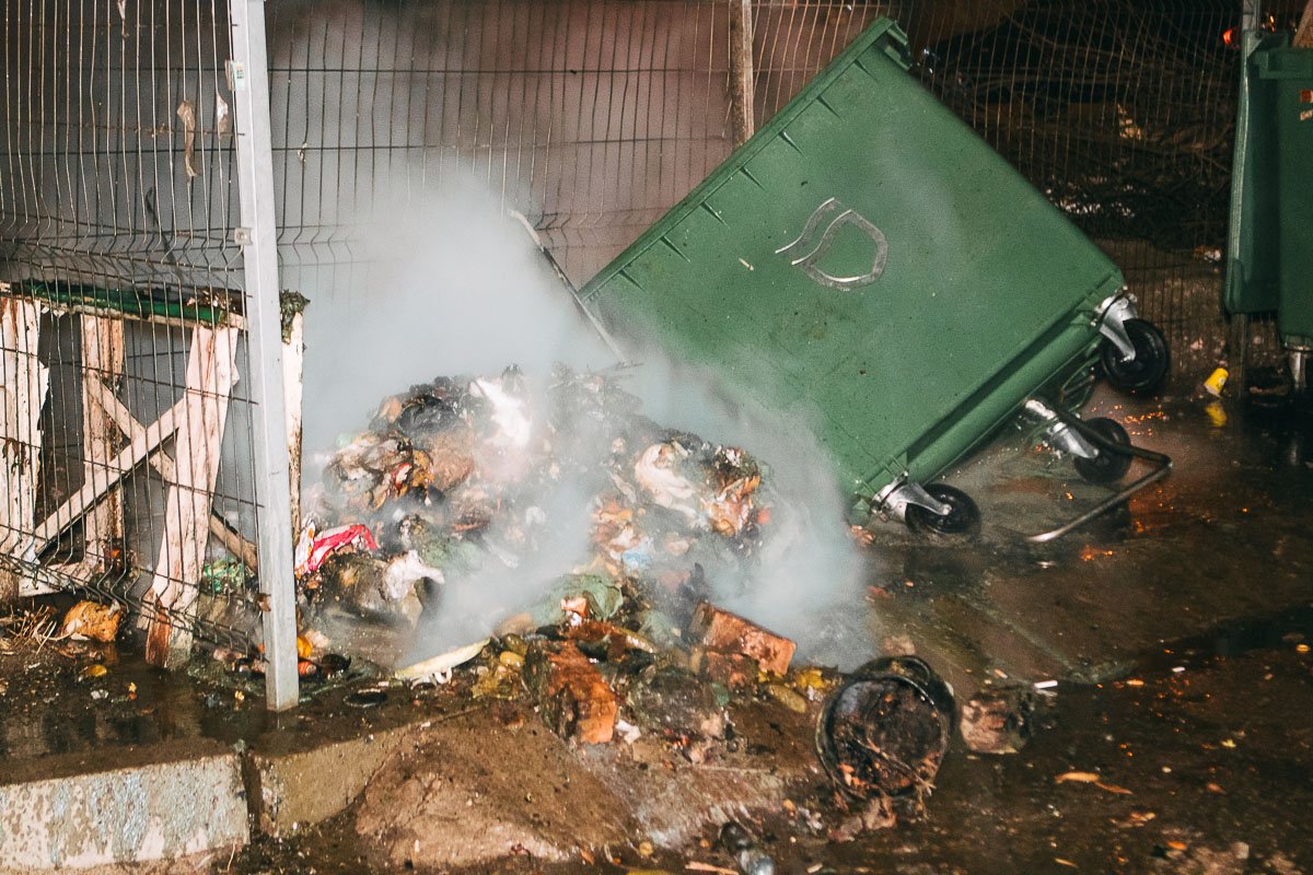 В прошлом году вандалы уничтожили более 800 баков