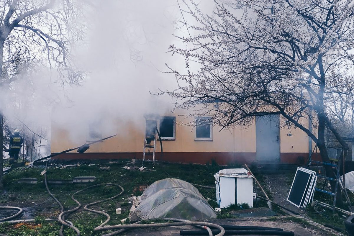 Пожар начался в жилом частном доме, расположенном на улице Васнецова Пожар начался в жилом частном доме, расположенном на улице Васнецова