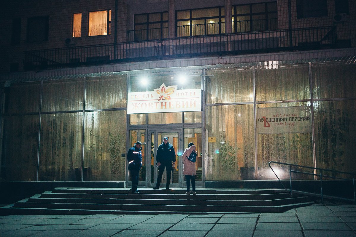 Правоохранители не пускали никого в здание Правоохранители не пускали никого в здание