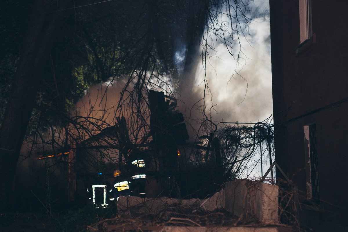 Едкий дым заполонил улицу