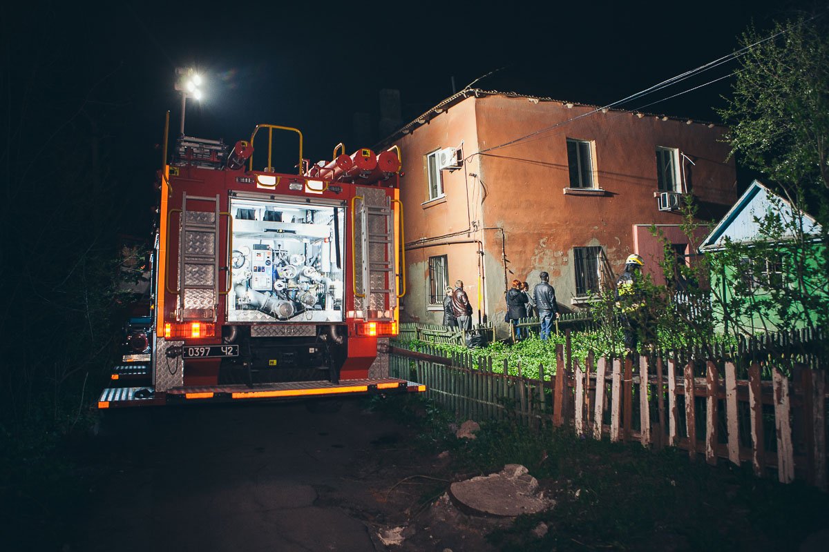 Спасателям потребовалось не менее часа, чтобы потушить пожар