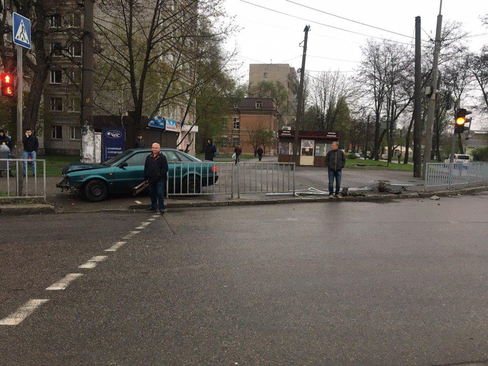 Движение транспорта не затруднено Движение транспорта не затруднено