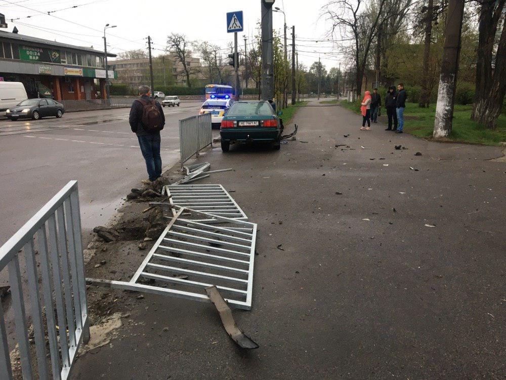 Вероятно, у автомобиля отказали тормоза Вероятно, у автомобиля отказали тормоза