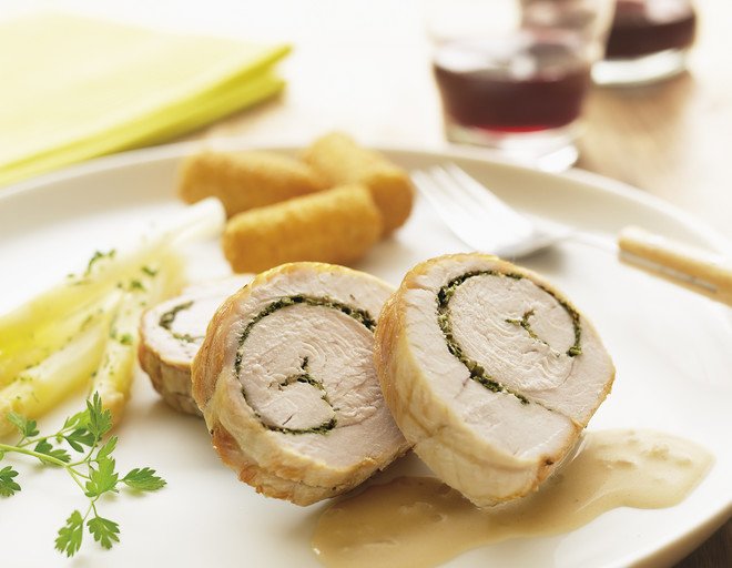 Полезные и вкусные рецепты: как приготовить куриный рулет 1