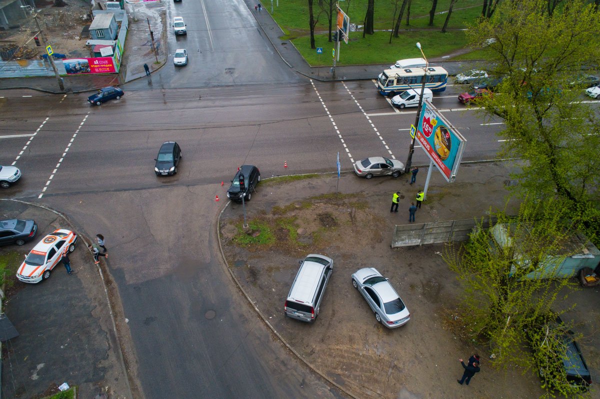 ДТП случилось на пересечении Запорожского шоссе и улицы Генерала Пушкина ДТП случилось на пересечении Запорожского шоссе и улицы Генерала Пушкина