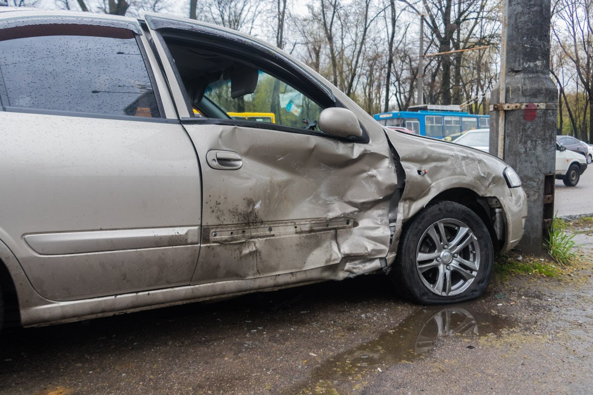 Автомобиль Nissan двигался со стороны бульвара Звездного в сторону улицы Генерала Пушкина Автомобиль Nissan двигался со стороны бульвара Звездного в сторону улицы Генерала Пушкина
