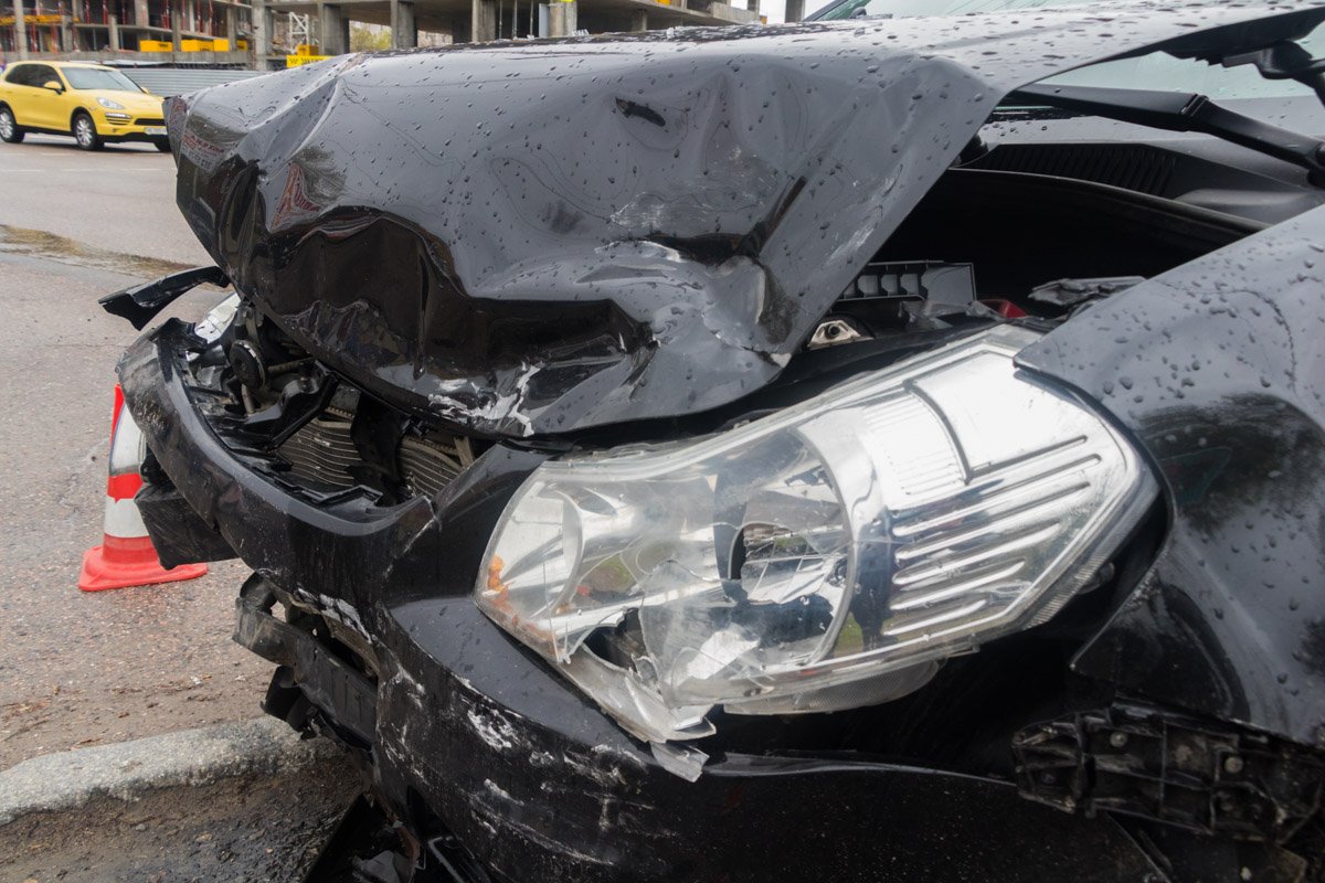 Мужчину, который находился за рулем автомобиля Suzuki, госпитализировали в 16-ю больницу Мужчину, который находился за рулем автомобиля Suzuki, госпитализировали в 16-ю больницу