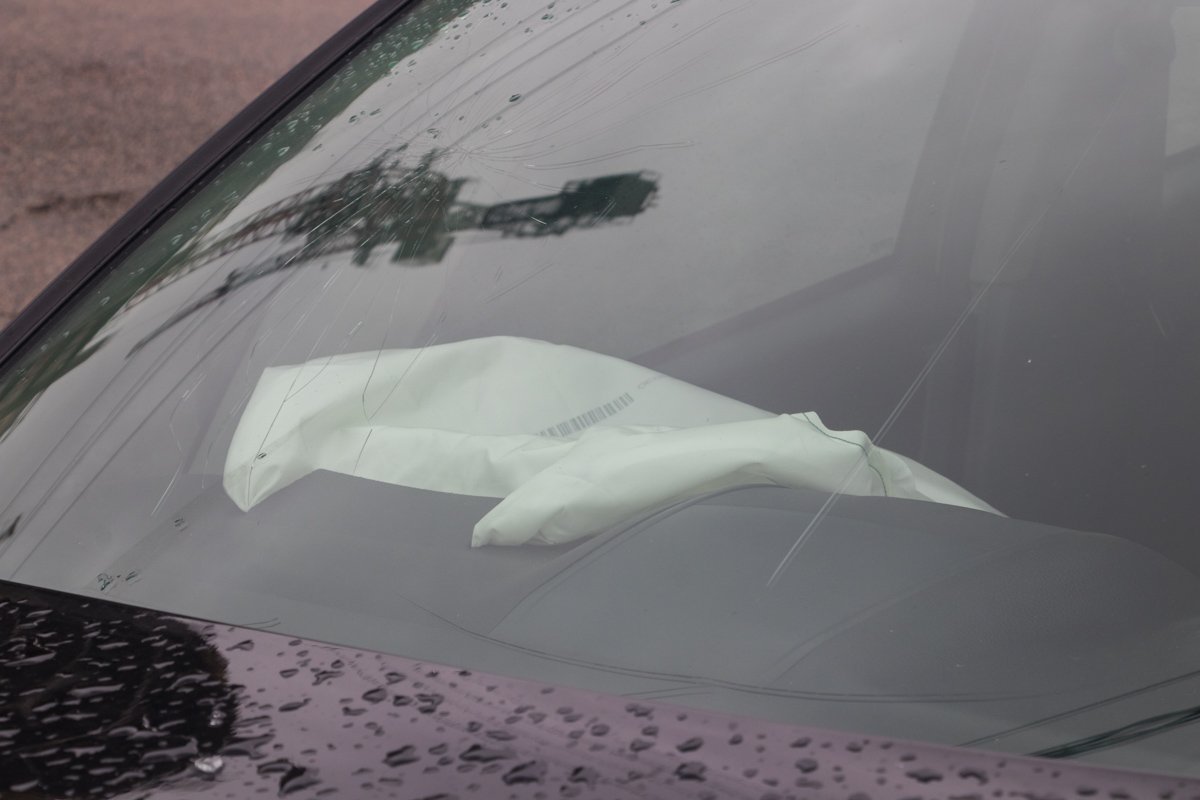 Подушка безопасности не спасла водителя от травм Подушка безопасности не спасла водителя от травм