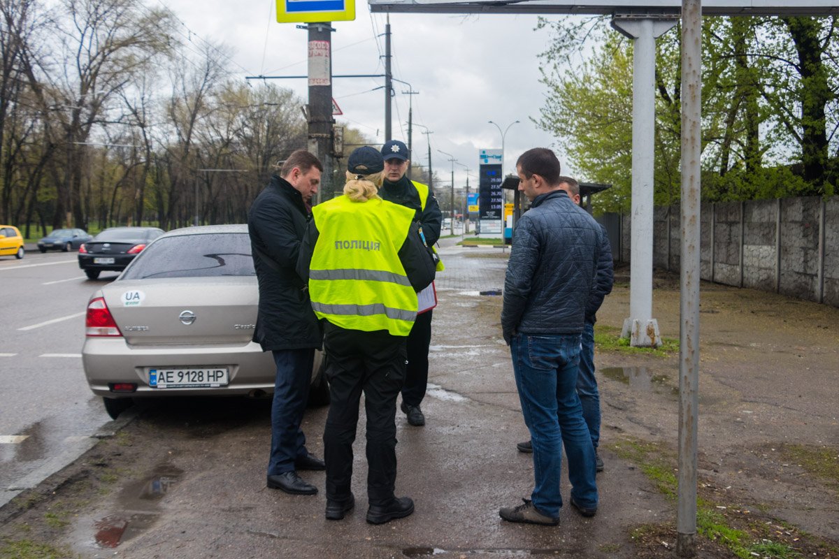 На месте происшествия работает патрульная полиция На месте происшествия работает патрульная полиция