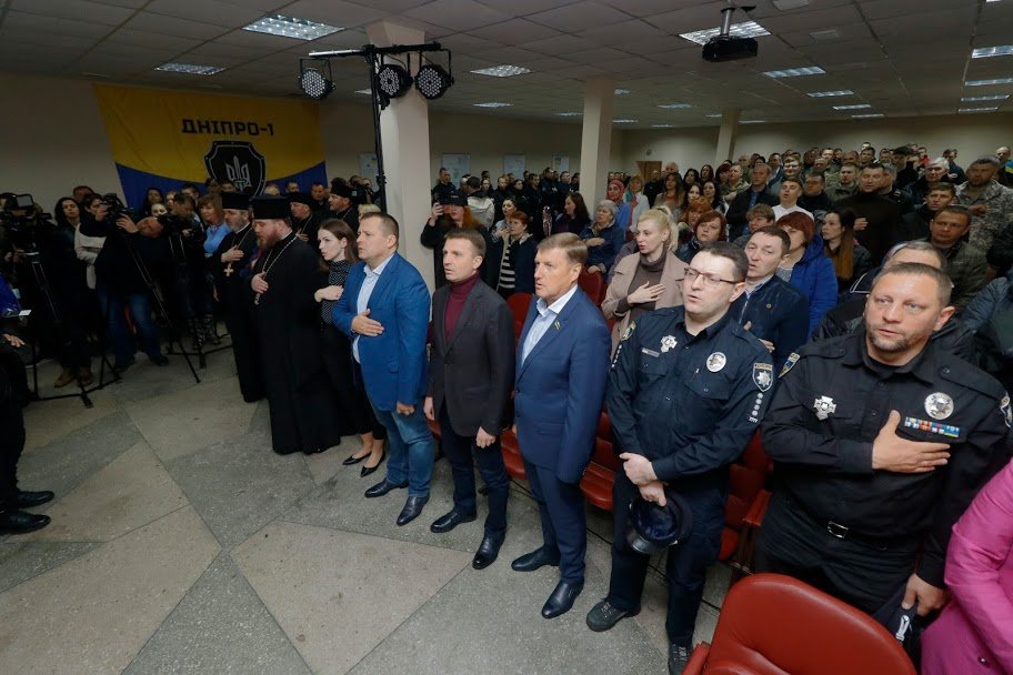 Празднование пятой годовщины основания полка «Днепр-1» начали с исполнения Государственного Гимна Украины Празднование пятой годовщины основания полка «Днепр-1» начали с исполнения Государственного Гимна Украины