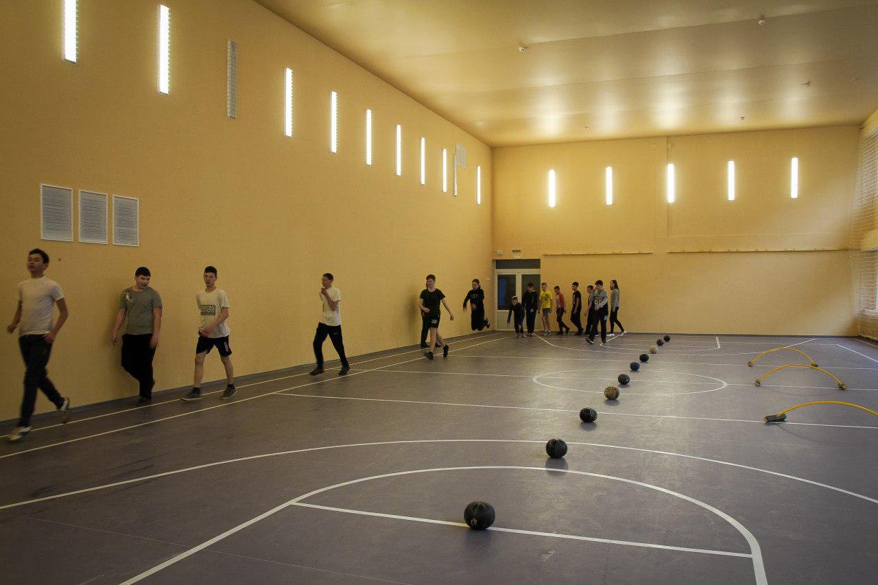 Физкультура в реконструированном спортзале Физкультура в реконструированном спортзале