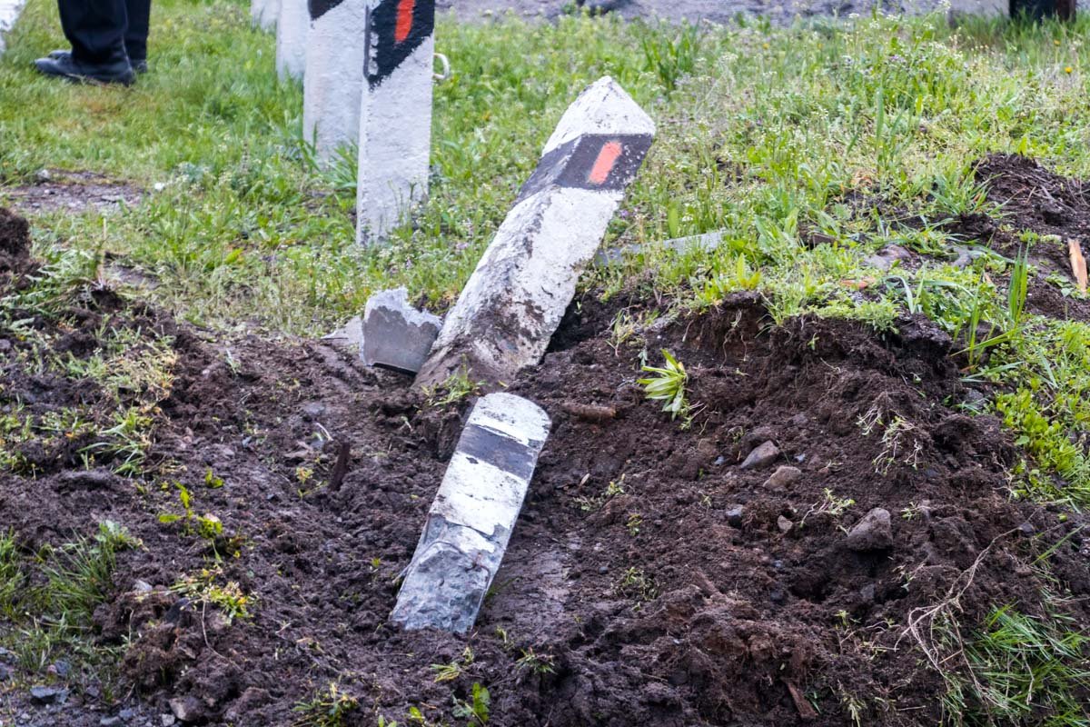 Железнодорожном переезде возле Сурско-Литовского села фура Железнодорожном переезде возле Сурско-Литовского села фура