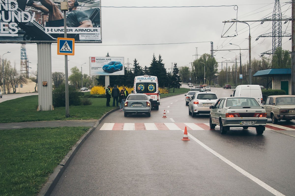 Daewoo Sens сбил молодую девушку Daewoo Sens сбил молодую девушку