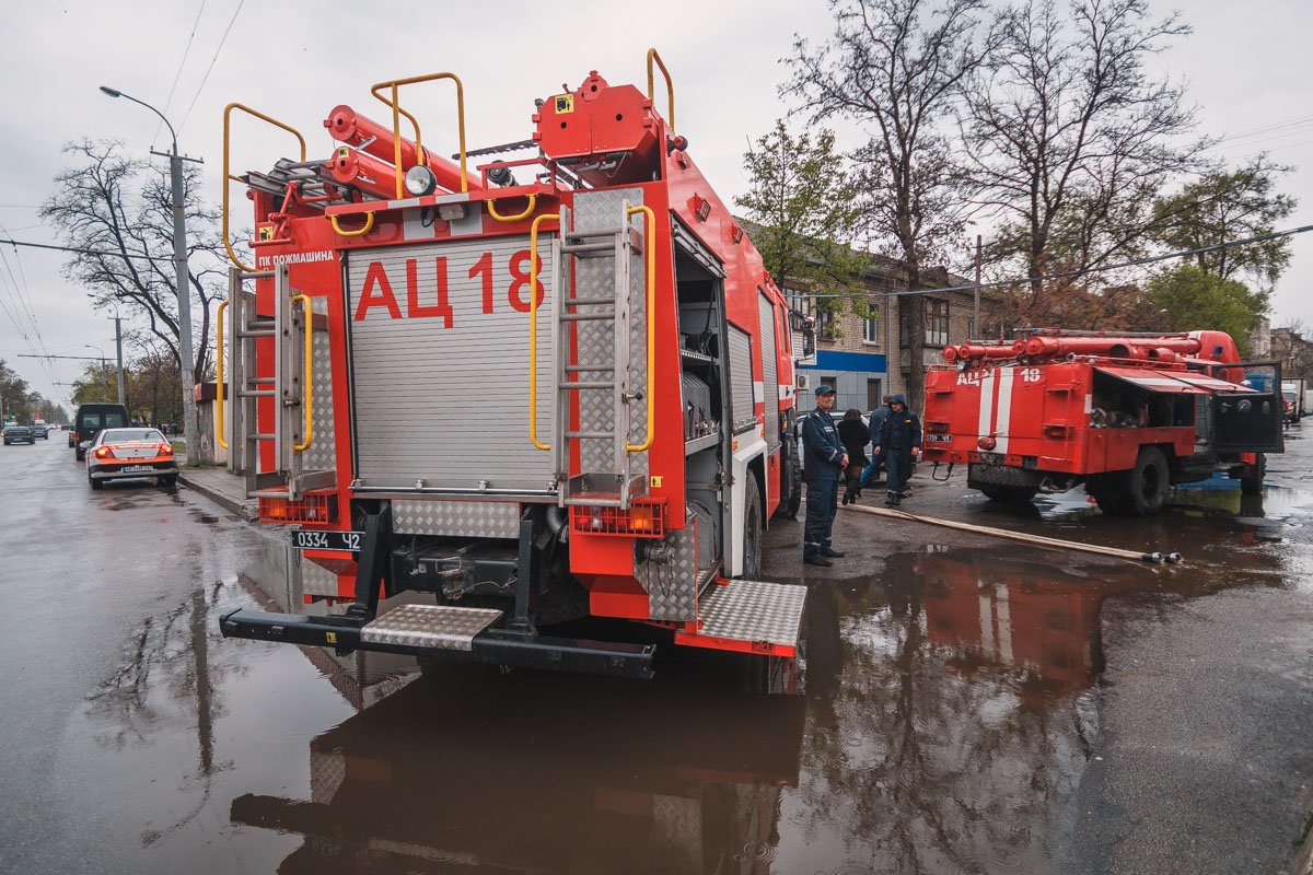 На борьбу с огнем сразу же направили спасателей 18-й пожарно-спасательной части ГСЧС На борьбу с огнем сразу же направили спасателей 18-й пожарно-спасательной части ГСЧС