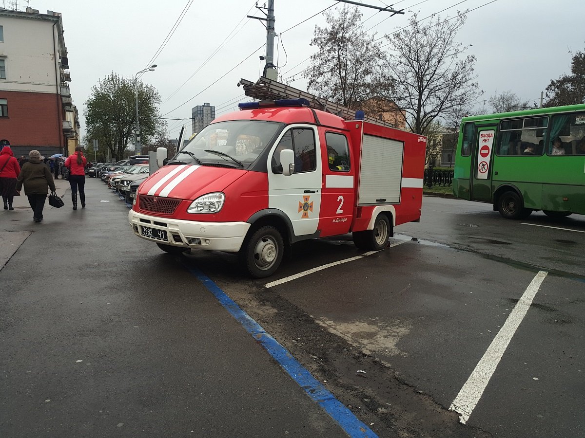 На место также прибыли сотрудники ГСЧС На место также прибыли сотрудники ГСЧС