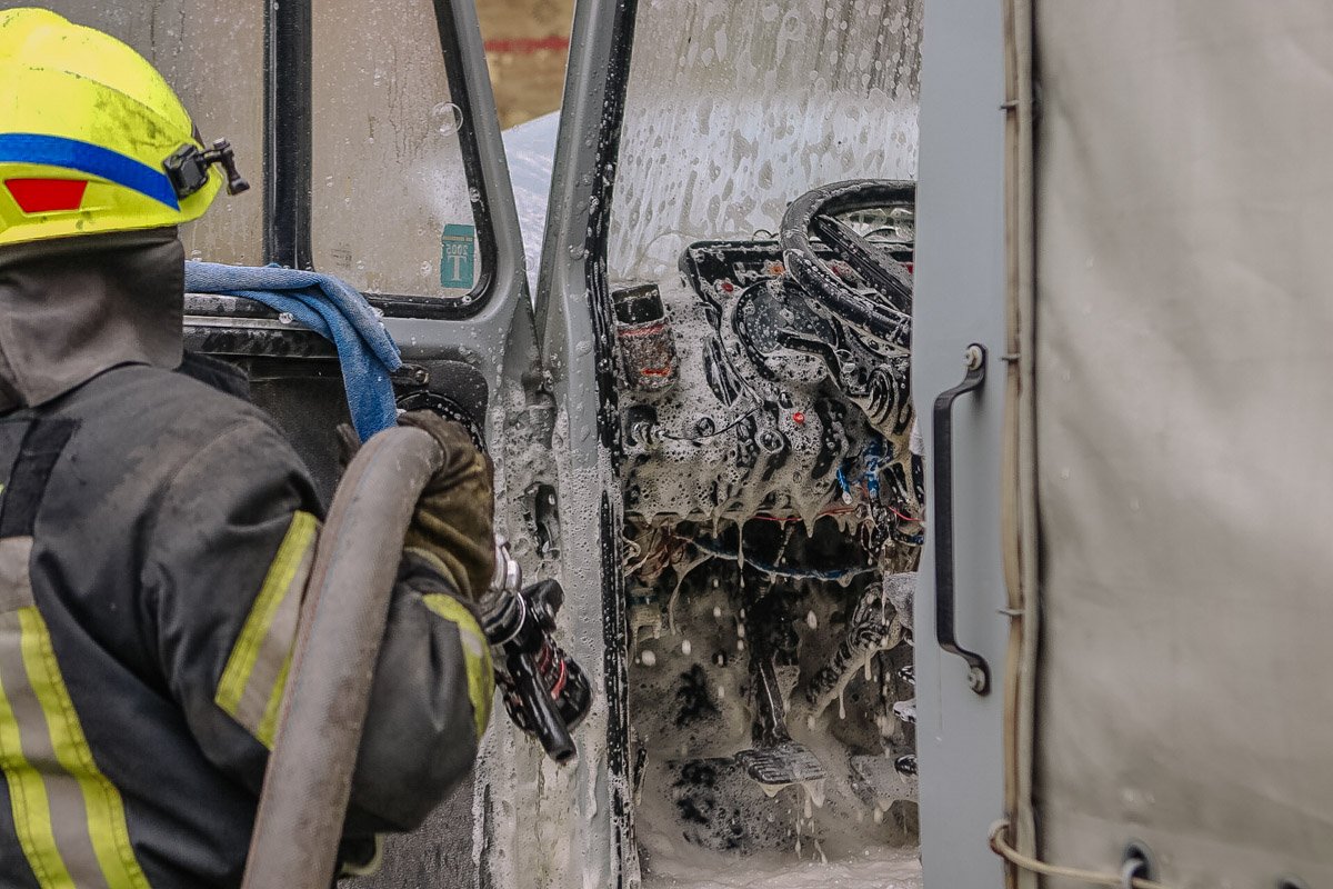 На месте работали трое спасателей  На месте работали трое спасателей