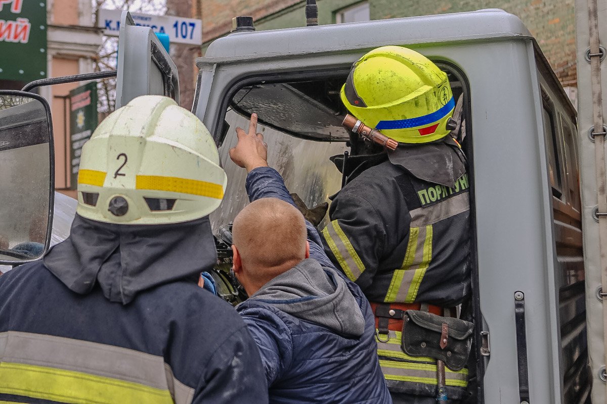 На месте работают спасатели и патрульные На месте работают спасатели и патрульные