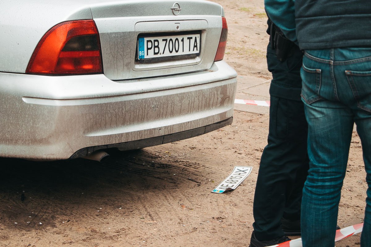 Предварительно, на автомобиле был номерной знак, который зарегестрирован на другой автомобиль Предварительно, на автомобиле был номерной знак, который зарегестрирован на другой автомобиль