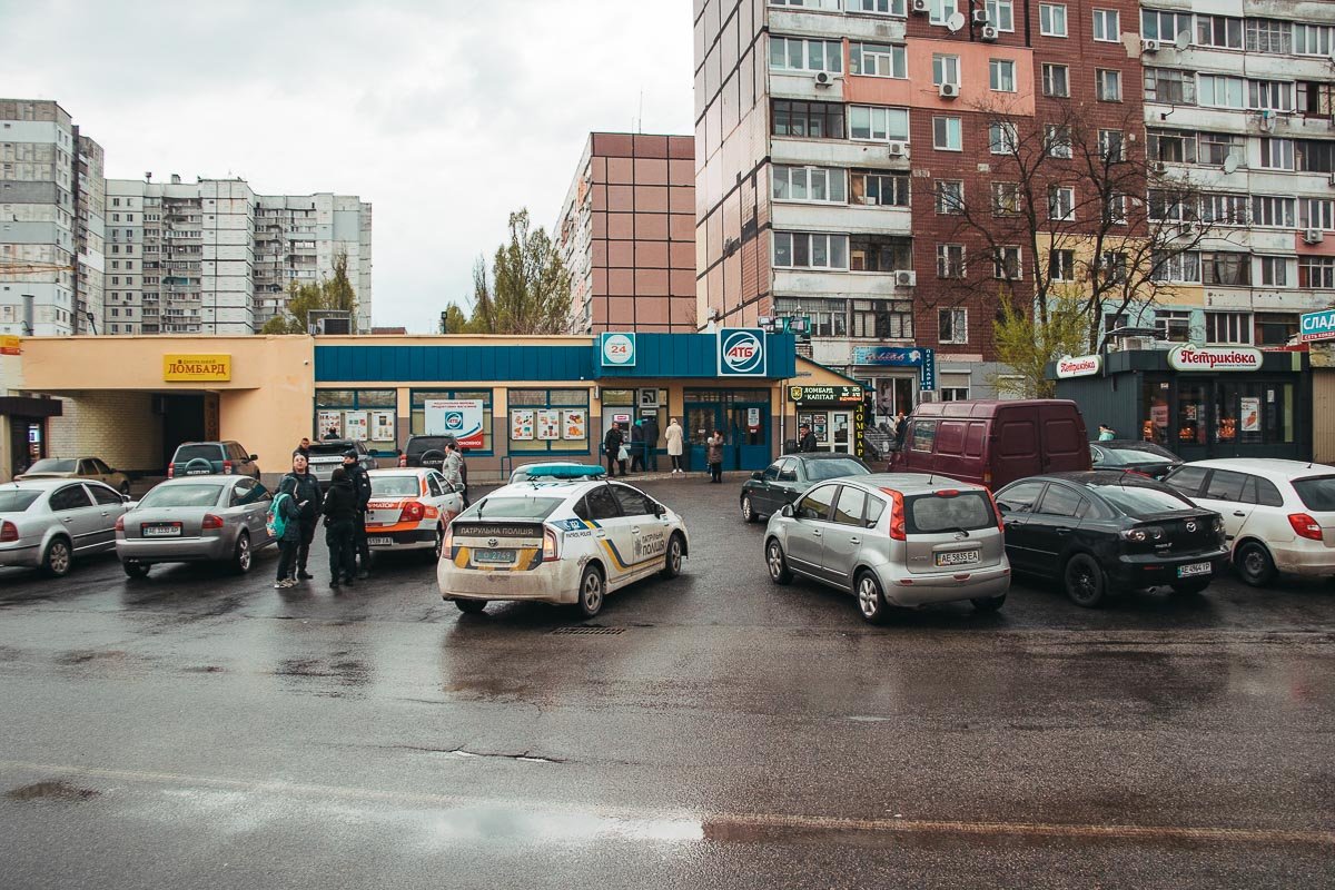 Для того, чтобы остановить автомобиль, инспектору пришлось использовать табельное оружие Для того, чтобы остановить автомобиль, инспектору пришлось использовать табельное оружие