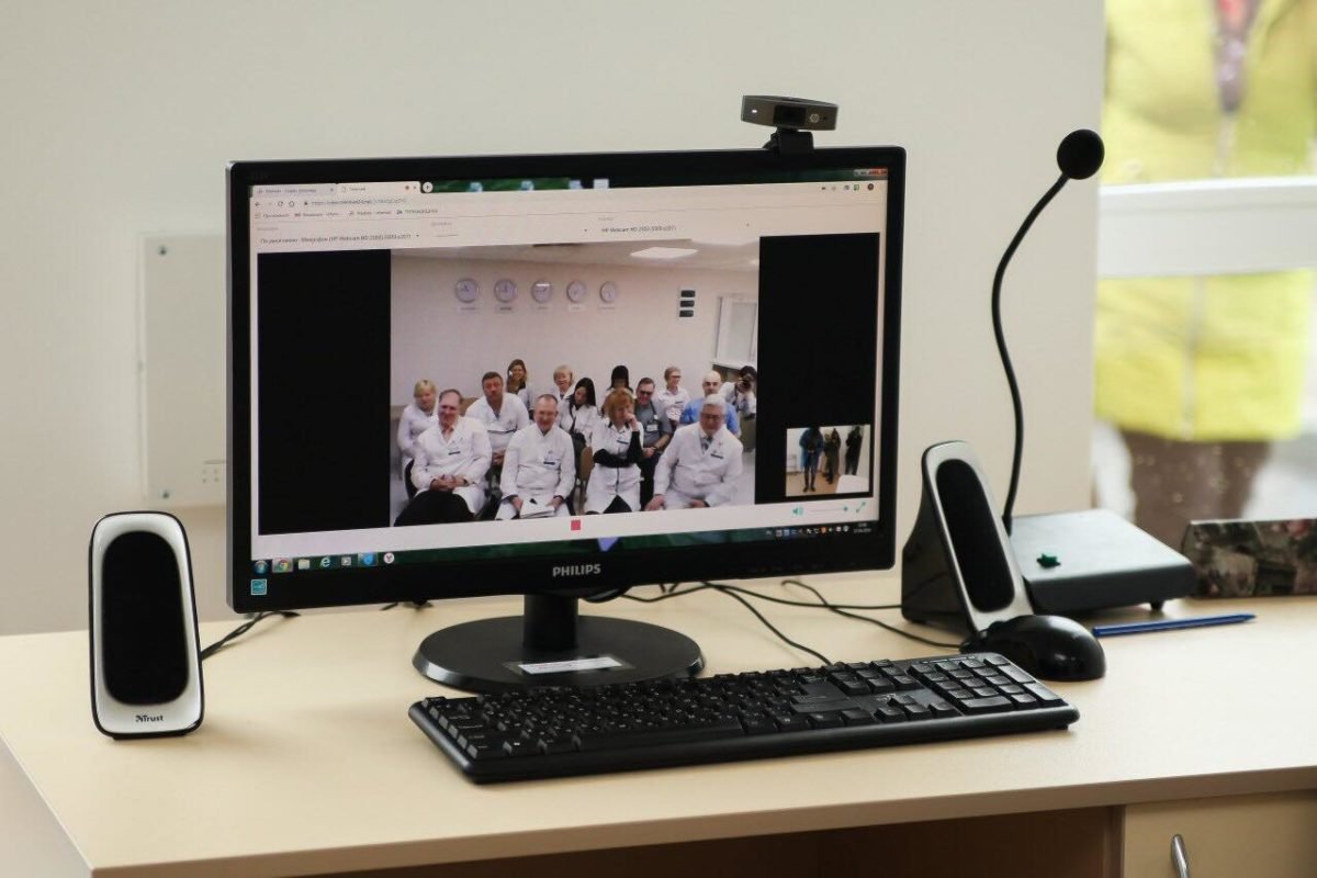 Оборудование позволяет врачам амбулатории в режиме онлайн консультироваться со специалистами Оборудование позволяет врачам амбулатории в режиме онлайн консультироваться со специалистами