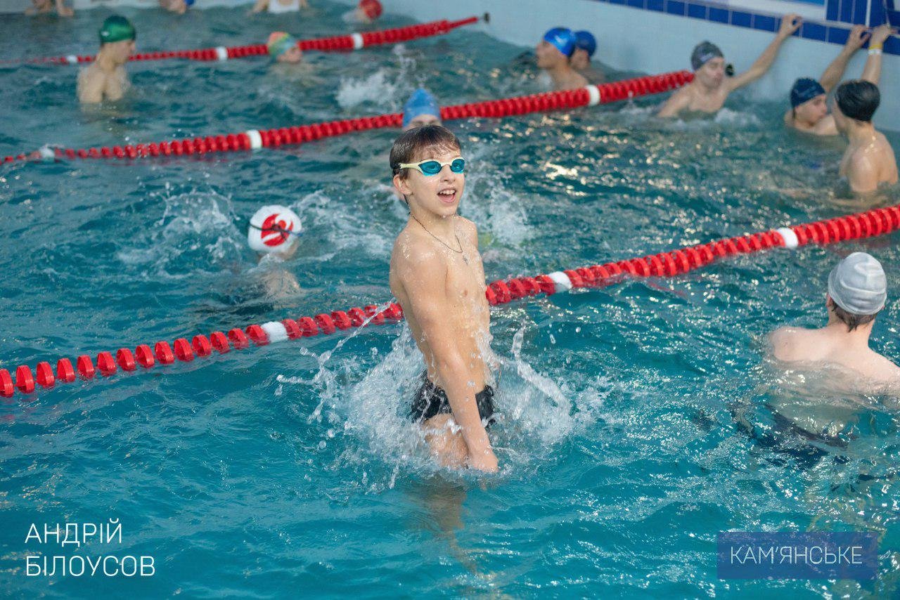 Мэр Каменского Андрей Белоусов принял участие в уроке по плаванию 6