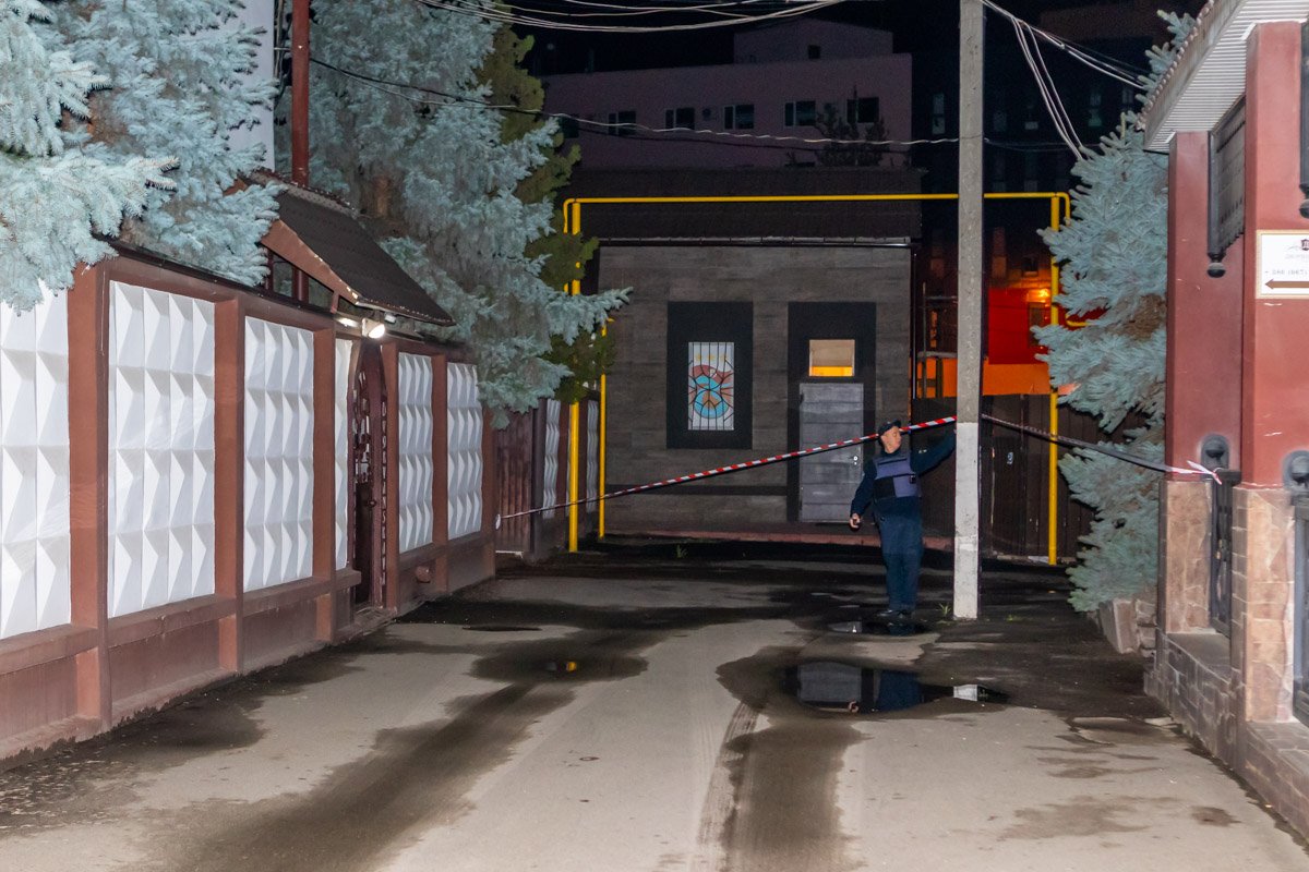 Из здания пришлось эвакуировать около 20 человек Из здания пришлось эвакуировать около 20 человек