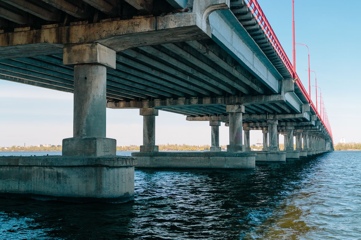 Правоохранители также осматривают и Новый мост Правоохранители также осматривают и Новый мост