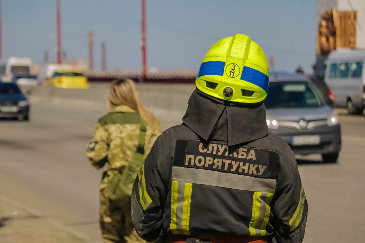 Пока никаких взрывоопасных веществ на мостах не обнаружили Пока никаких взрывоопасных веществ на мостах не обнаружили
