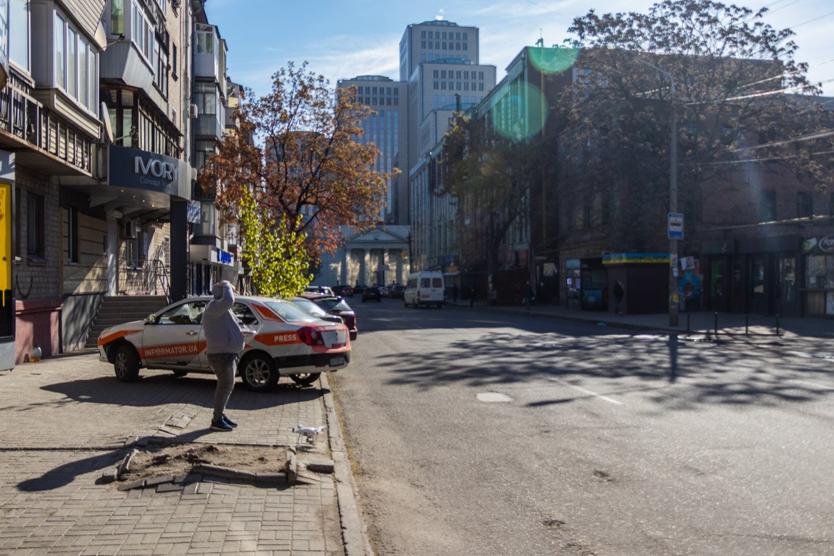 После закрытия театра улица была известна благодаря табачной фабрике семьи Джигит