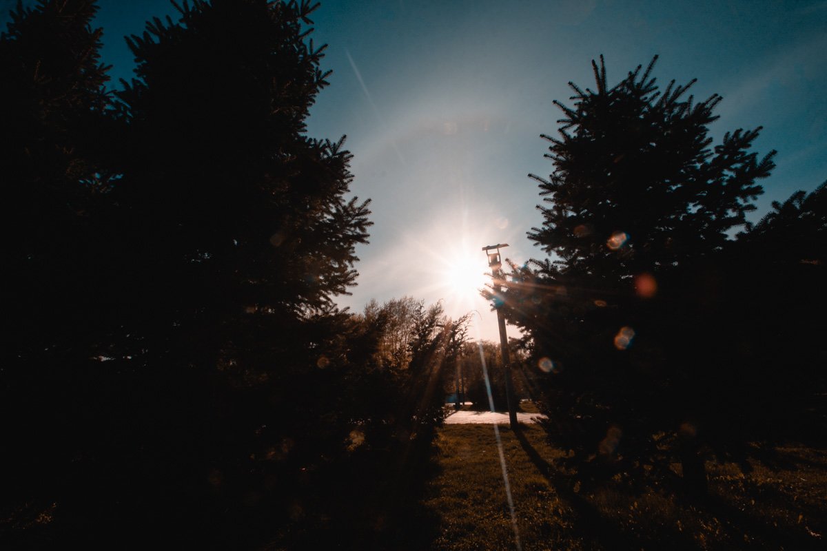 Но тем, кто однажды уплыл за буйки, Назад возвращаться не просто.